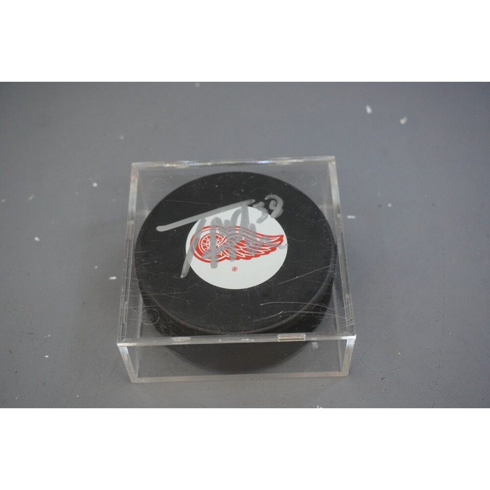 Tom McCollum Signed Detroit Red Wings Hockey Puck Autographed Goalie 38 w/ Case